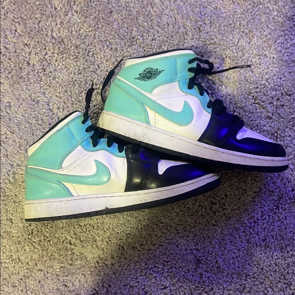 Boys!! Nike Jordan 1 mid Tropical Twist Igloo